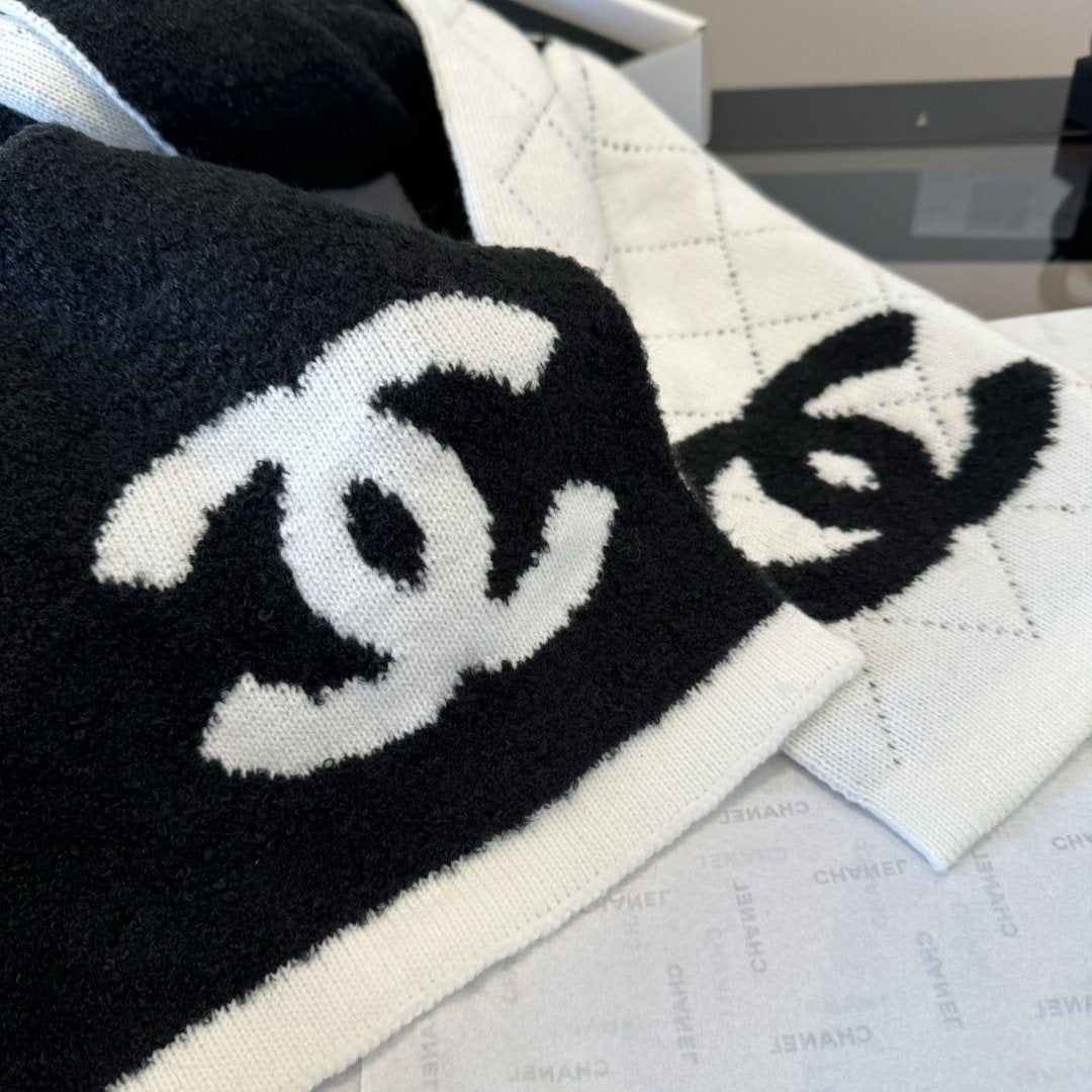 Chanel Logo Motif Knit Scarf